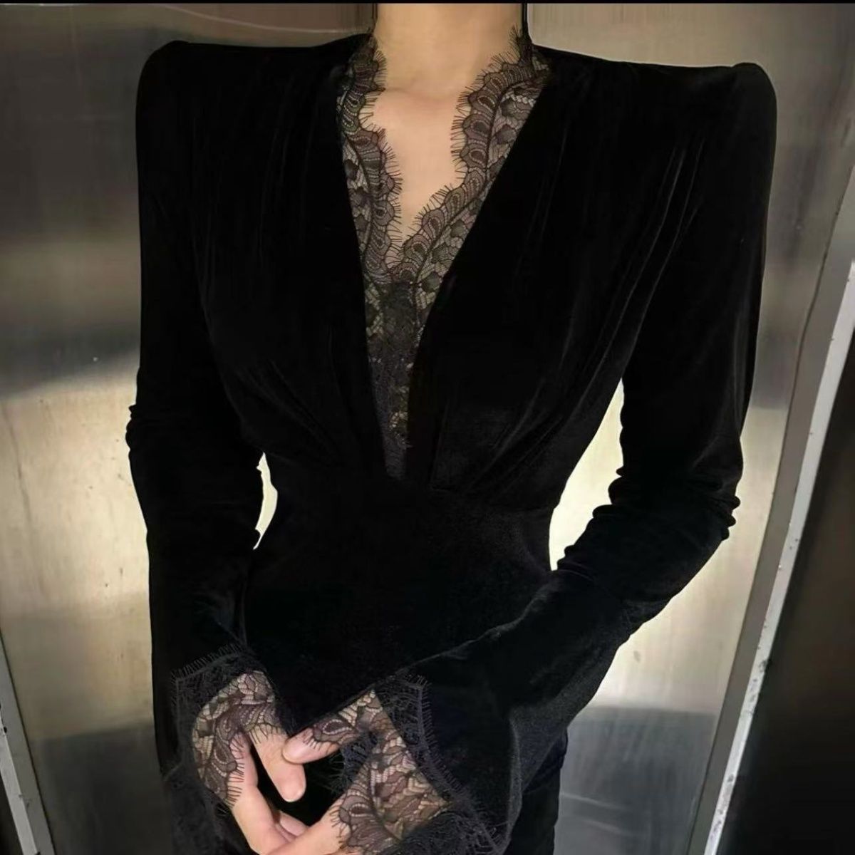 轻奢减龄洋气秋季内搭叠穿上衣