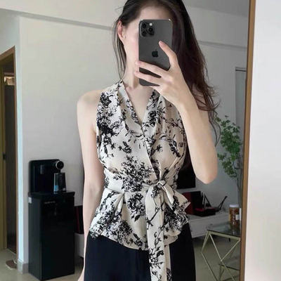无袖挂脖碎花衬衫女2025新款设计感小众法式独特别致漂亮衬衣小衫
