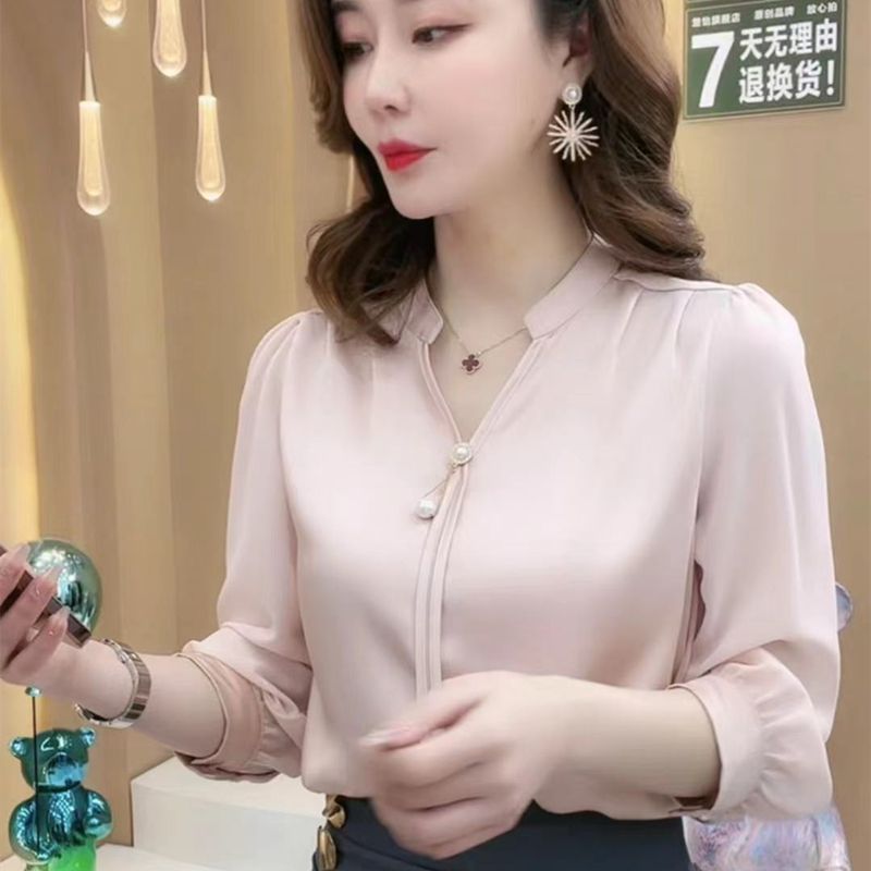 2026新款高档缎面衬衣女秋季女士七分袖V领纯色洋气百搭衬衫上衣