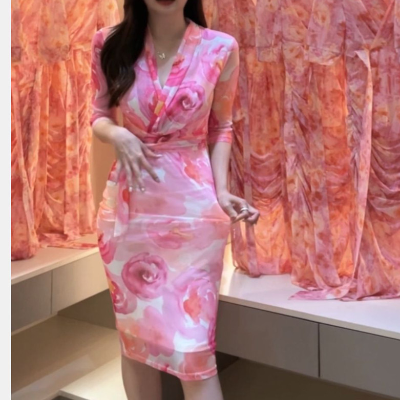 粉色印花网纱连衣裙夏季新款气质优雅V领中袖绑带修身包臀一步裙