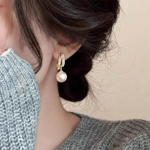 18K金轻奢小众珍珠耳坠