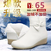 Mùa đông nhân viên nữ y tá giày trượt đệm giày gân tại dốc cuối với một người mẹ trắng khởi động ngắn ấm giày bông