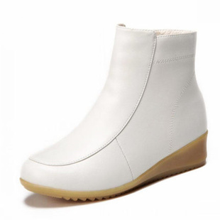 护士鞋冬季加绒新款白色护士棉鞋女坡跟软底短靴加厚保暖女棉靴