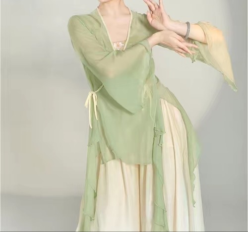 飘逸古典舞服春三月演出服