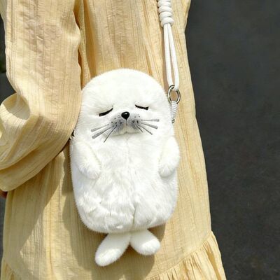 治愈软乎乎海豹玩偶斜挎包萌系动物零钱包可爱少女毛绒手机小包包
