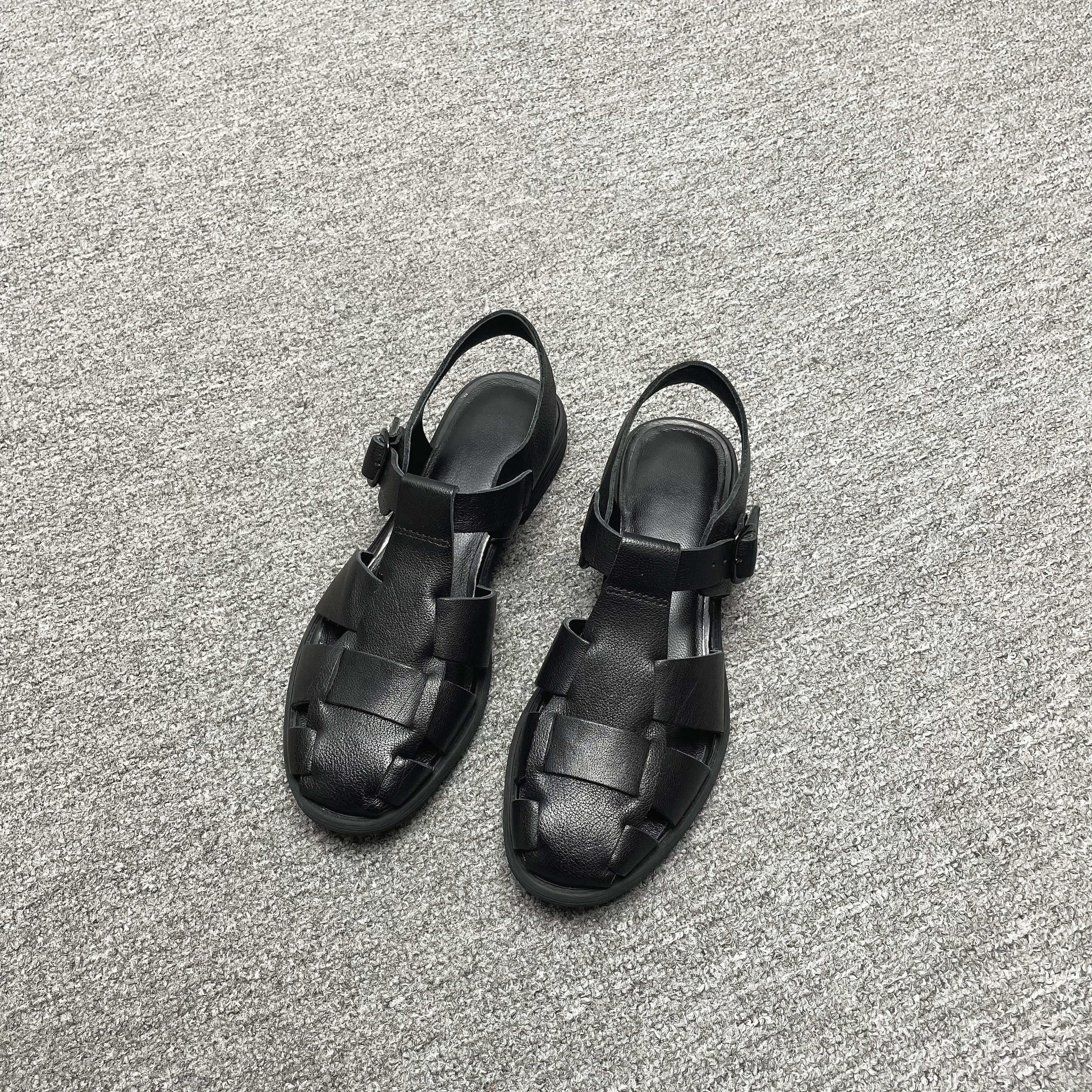 真皮复古包头镂空编织平底凉鞋