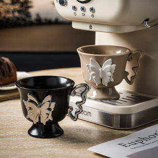 2025款巨好看的杯子高颜值创意蝴蝶把手复古浮雕高级感咖啡马克杯