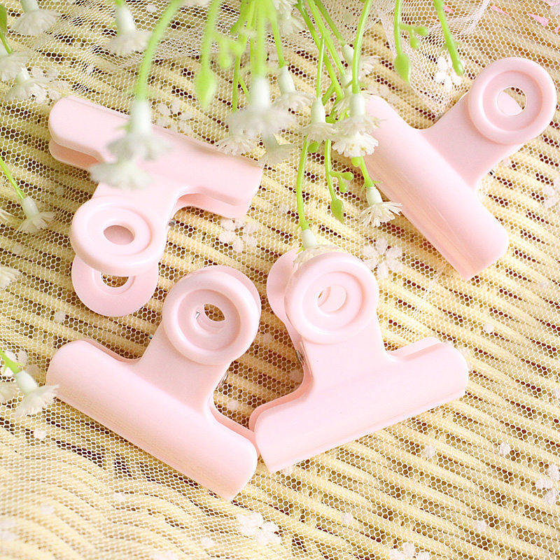 韩国ins粉色收纳小夹子 网格照片夹 零食封口夹 可爱长尾夹 道具在类目 电子词典/电纸书/文化用品, 装订用品, 票夹/长尾夹中 - 来自Buy2taobao.com提供专业的淘宝代购服务