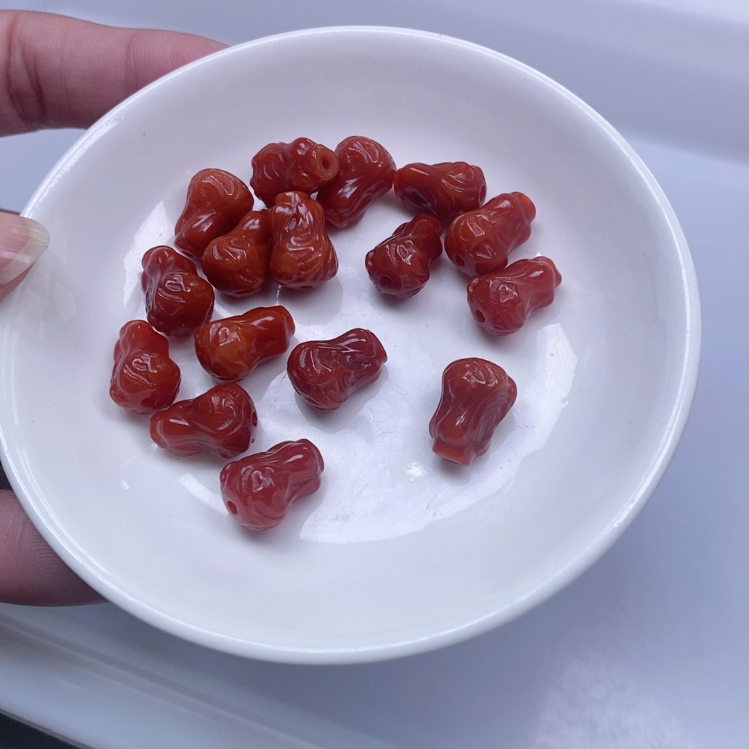 12.8x9mm满肉红玛瑙白菜2个