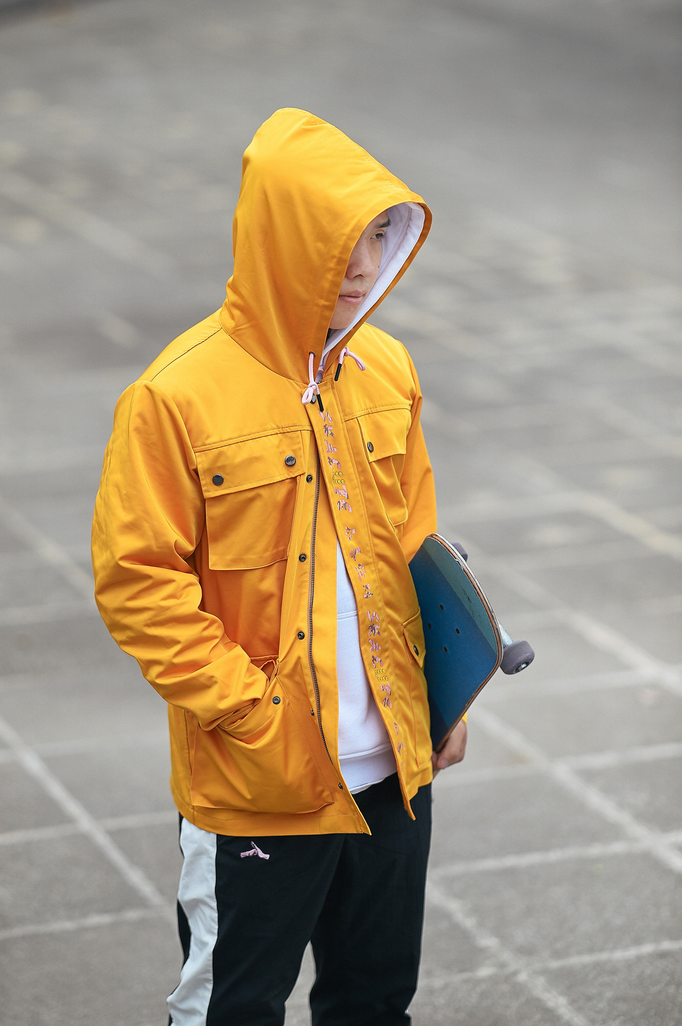 街头姜黄色工装带帽口袋夹克风衣