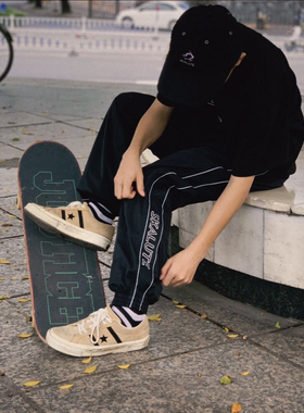 SKALUTE KIDS 2020 SUMMER亲自童装黑色反光字母印花滑板长裤K07