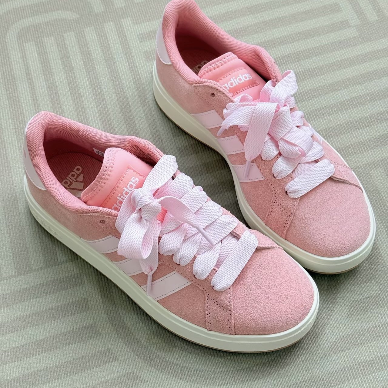 Adidas/阿迪达斯Court 00s女子经典低帮百搭舒适休闲板鞋 JR7110