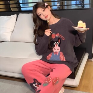 新款加绒加厚睡衣女秋冬季保暖卡通可爱草莓狗灰色圆领家居服套装