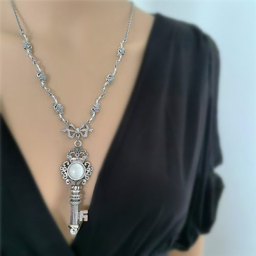 复古做旧ins小众玫瑰花蝴蝶结钥匙项链女新款洛丽塔系列毛衣链