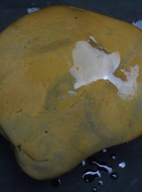 黄龙玉云南龙陵原石籽料雕料山料黄蜡石奇石小黑山石头收藏水冲石