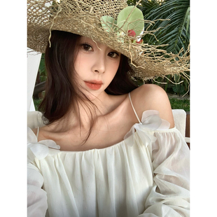 D0051X 26新趋温柔休闲碰撞热度焦点春夏时髦浪漫花朵飘带露肩小衫