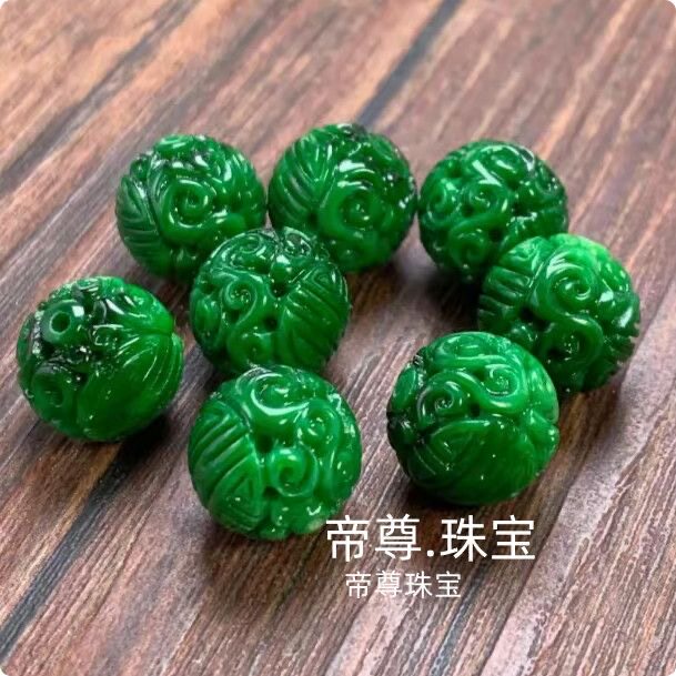 天然A货翡翠满绿雕花干青圆珠子缅甸辣绿玉石散珠单珠子
