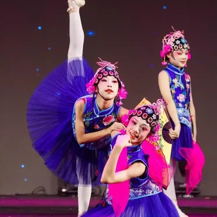 戏服俏花旦粉墨登场演出服小红娘表演服小兰花奖我的新衣国韵春华