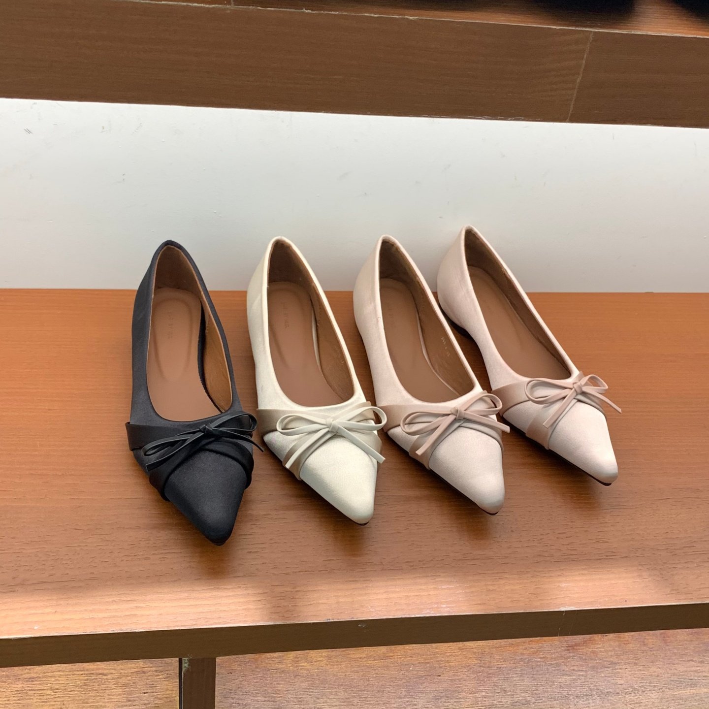 法式气质绝美仙女风配裙子缎面尖头浅口瓢鞋一脚蹬平底芭蕾单鞋女,女鞋,浅口单鞋,淘宝优惠券,粉丝福利购,淘宝优惠卷