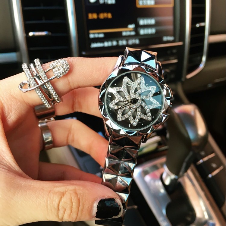 玛莎莉 个性银色 小号时尚百搭简约女表不锈钢带会转动手表