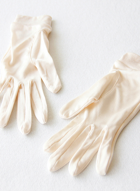 100%桑蚕丝保湿滋润美白真丝手套女士美容防晒分指 睡眠露指触屏