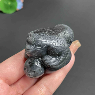 天然和田玉籽料青花籽料手把件三足金蟾、手工雕刻、重114克