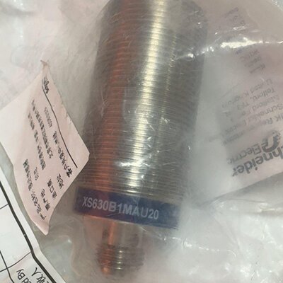 施耐徳XS630B1MAU20接近传感器全新未拆封需要请私议价