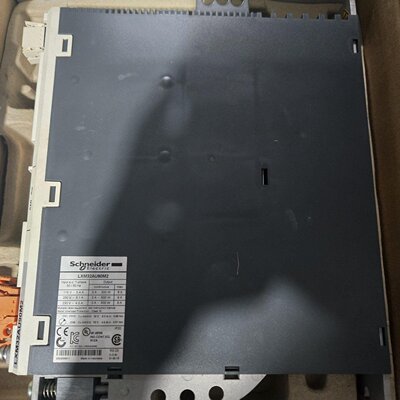 施耐德伺服驱动器LXM32AU90M2，处理一台，功能完好。议价