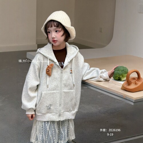 大E小e儿童外套2026冬女童加绒夹克衫青少年刺绣针织连帽衫26196