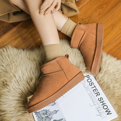 周冬雨同款雪地靴女2025年新款东北短筒短靴皮毛一体加厚加绒防滑