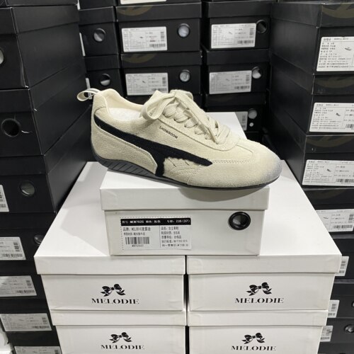 实体专柜意大利设计师轻奢品牌D牛反绒平底休闲德训鞋7096米白