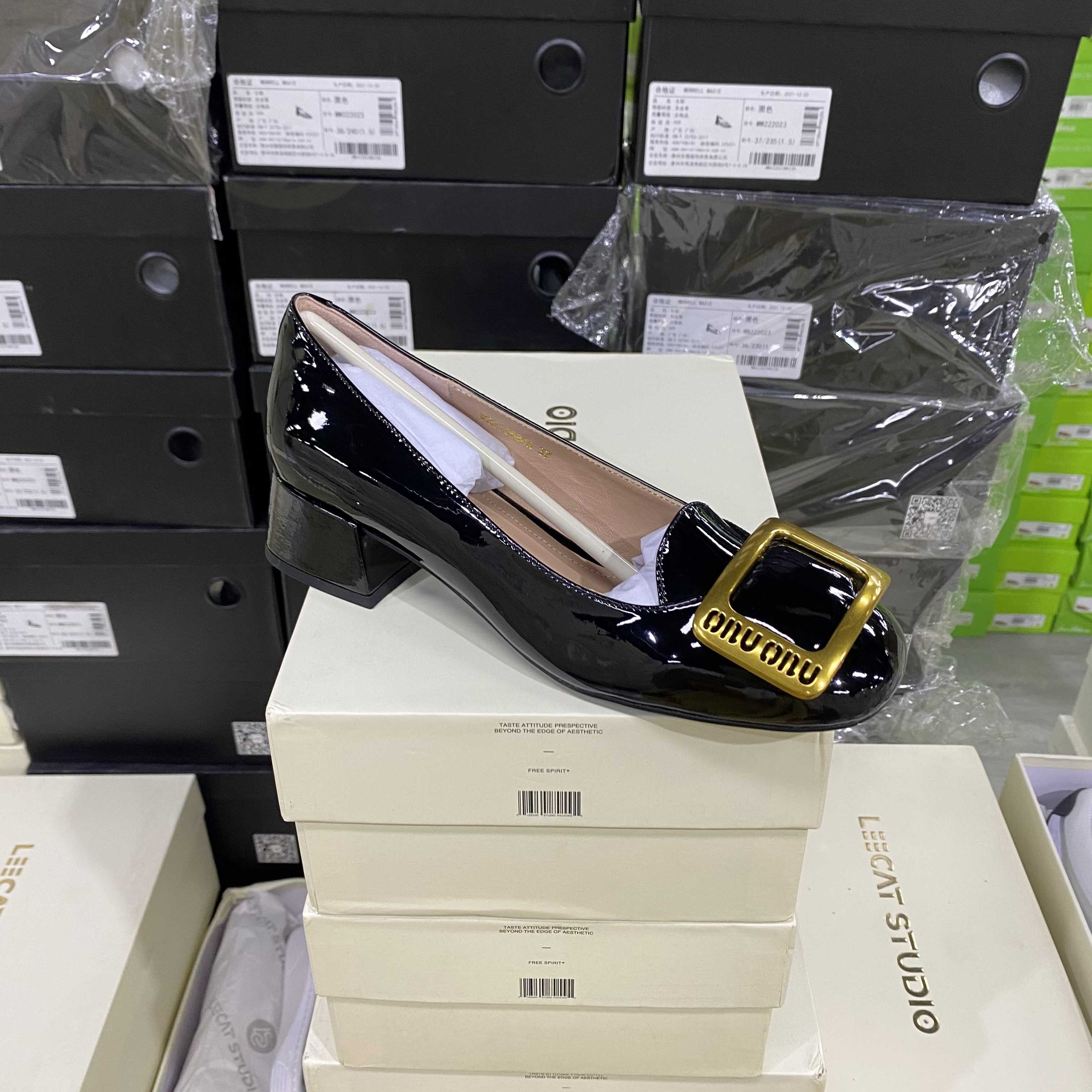 LS专柜正品G牛皮百搭方扣通勤单鞋584A黑色