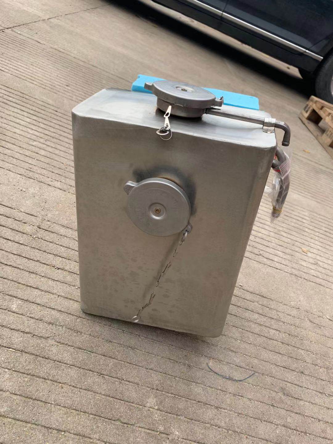 徐工吊车配件 原厂不锈钢膨胀水箱 XCT2525k5c灯车型 水箱 通用