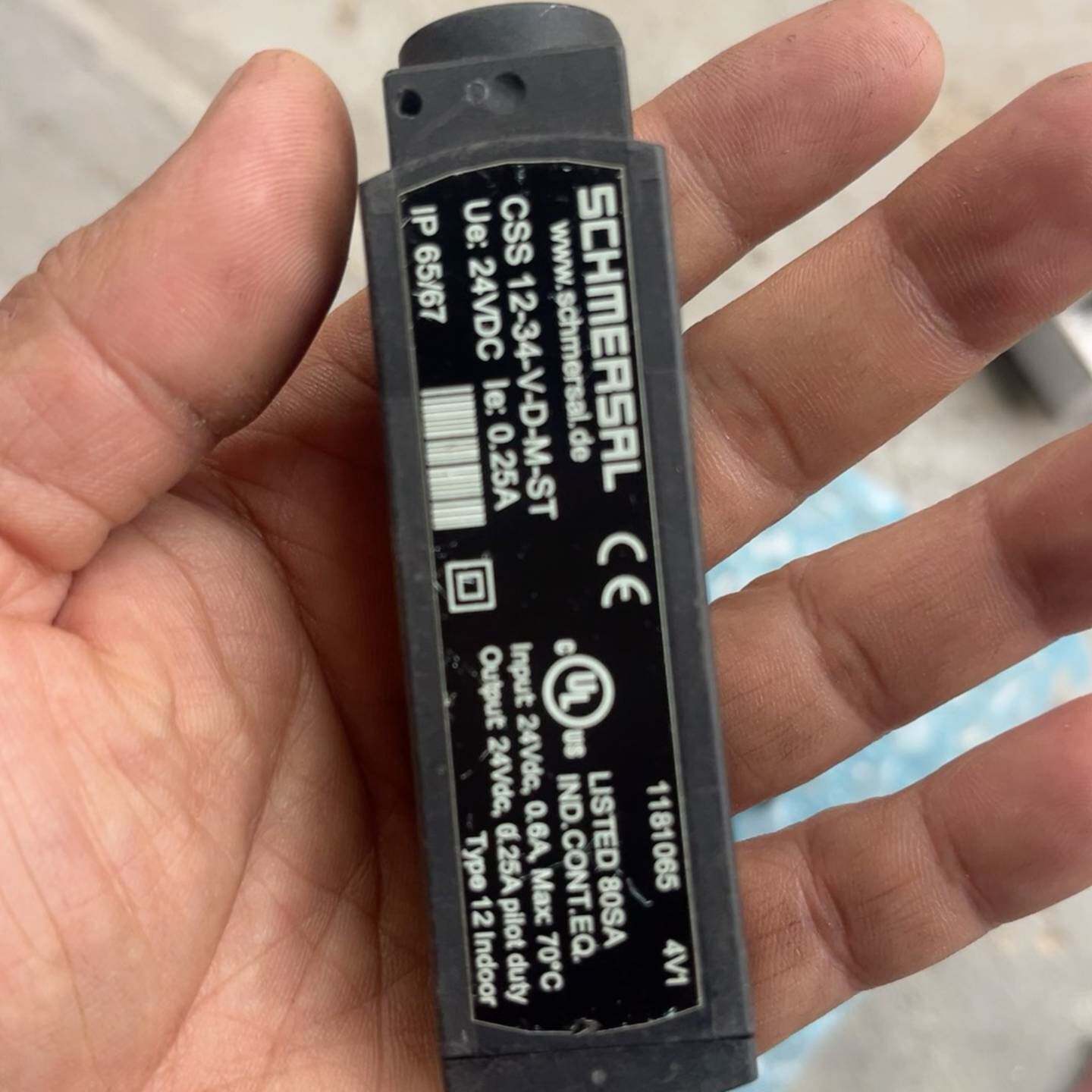 议价施迈赛安全开关CSS12-34-V-D-M-ST，成色如图，可维修翻新