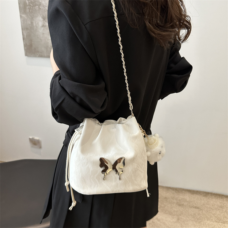 链条斜挎包高级感水桶包