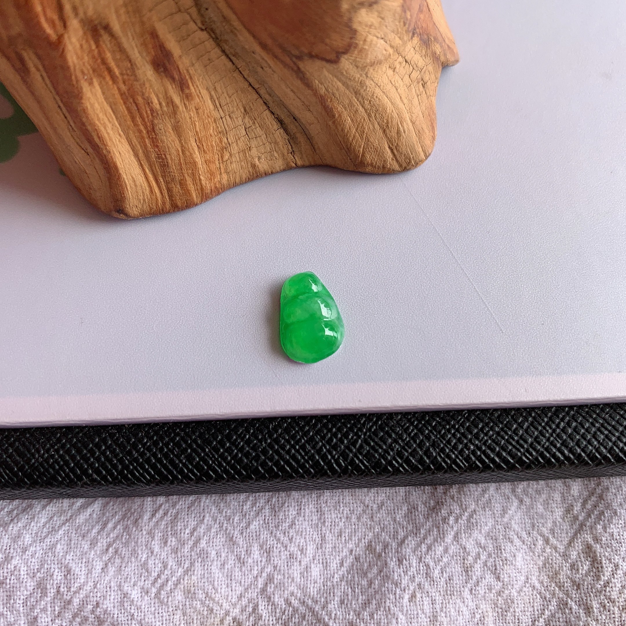 缅甸天然A货翡翠冰种阳绿福豆镶嵌件老坑翡翠满绿福豆戒面小提溜