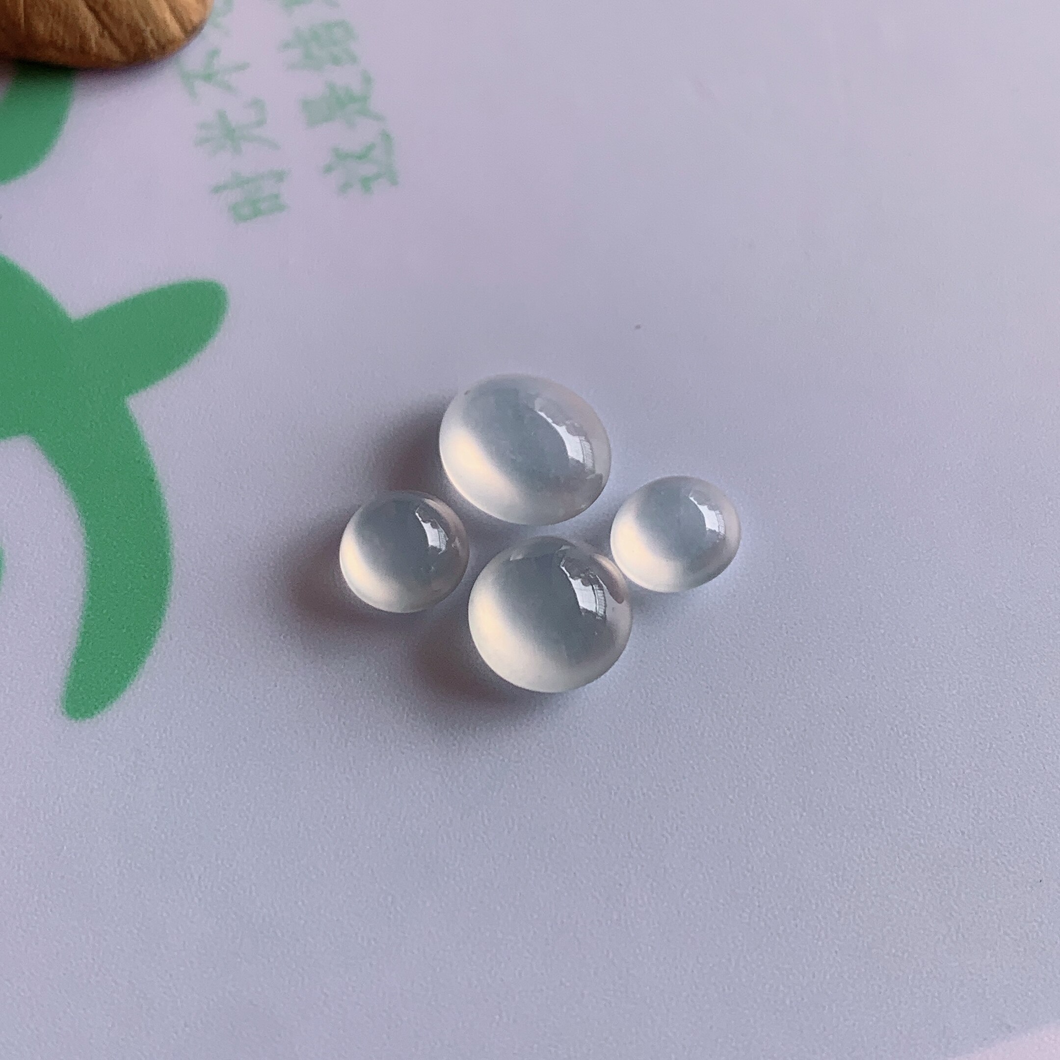 缅甸A货翡翠冰种蛋面一手4颗
