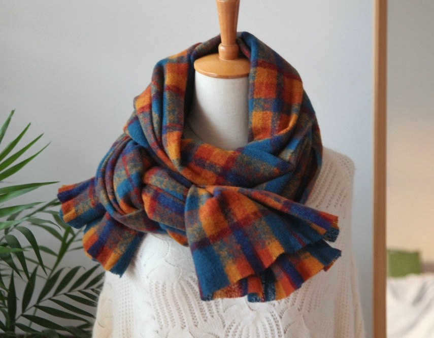 围巾复古蓝色格子柔软珊瑚绒毛边