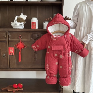 宝宝衣服冬季连体衣男女百天保暖棉服套装加厚加绒包脚婴儿外出服