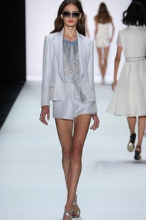 周西装 三套装 外套女 短裤 高级感气质名媛小西服上衣钉珠背心 时装