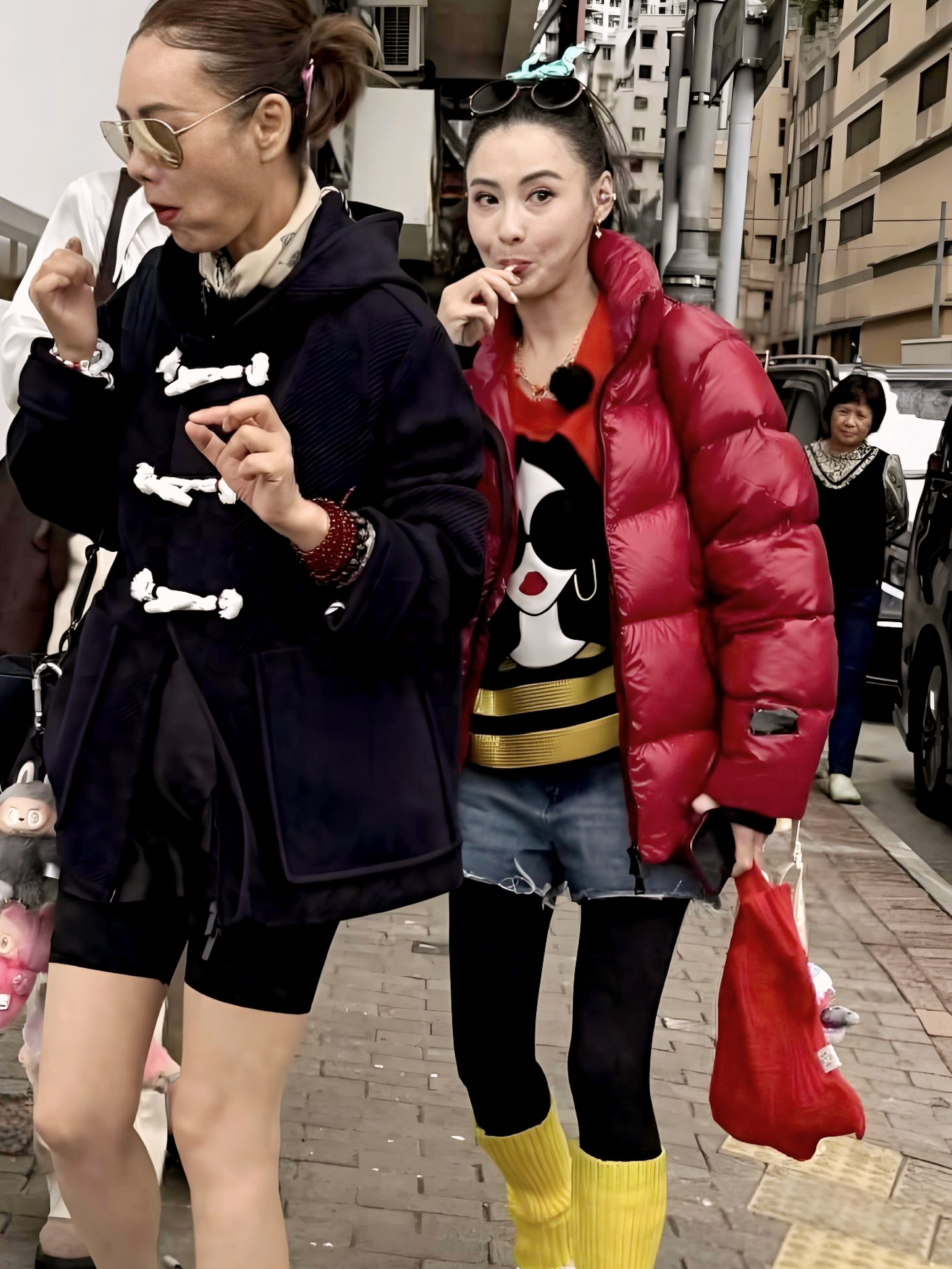 【张柏芝】明星同款一整套穿搭红色羽绒服2025新款时髦毛衣上衣女