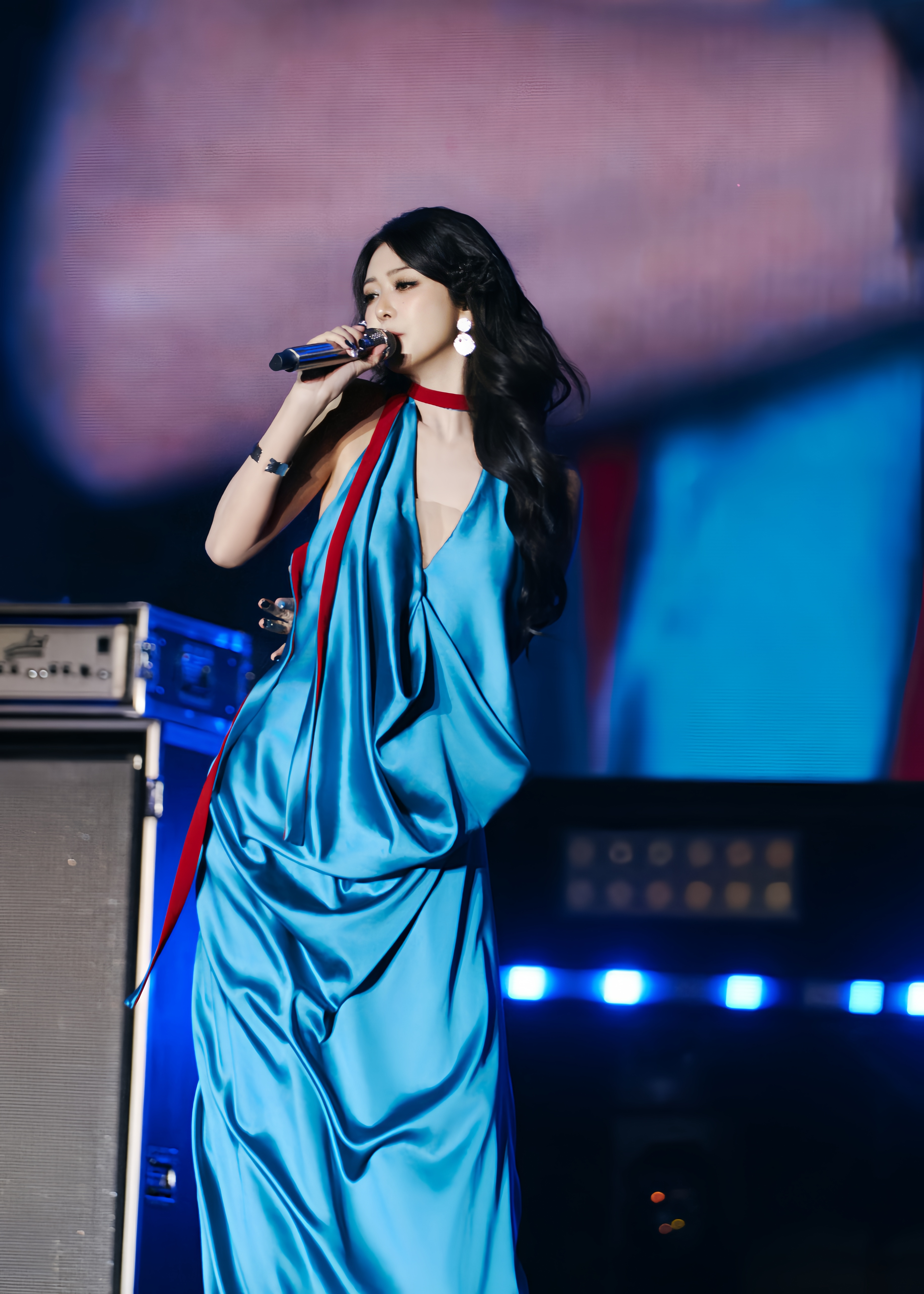 「薛凯琪同款」高级感蓝色挂脖露背性感生日主持人晚礼服连衣裙女