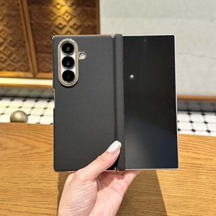 适用三星fold7手机壳时尚简约zfold7商务双中轴铰链全包MagSafe磁吸无线充防摔保护套磨砂素皮棕红黑绿紫黑白