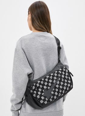 L&M原创潮牌包包女士斜挎包女休闲单肩包大容量通勤包防水饺子包