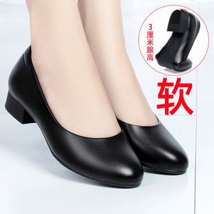 妈妈鞋单鞋真皮软底中年女鞋舒适工作鞋女黑色粗跟久站不累脚皮鞋