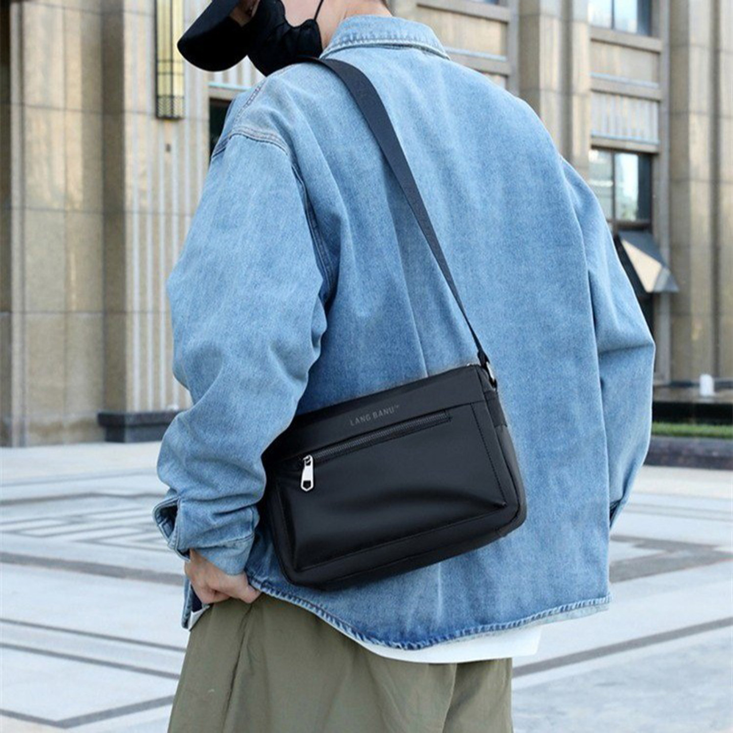 点击率男包商务出行简约单肩包户外防泼水斜挎包男士潮牌通勤小包