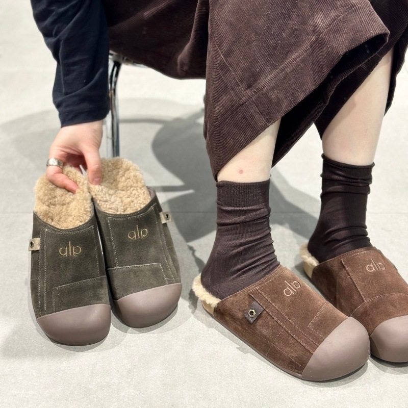 IG莱熙妮真皮橡胶底勃肯拖鞋女厚底冬季新款包头半拖绒里毛毛拖潮