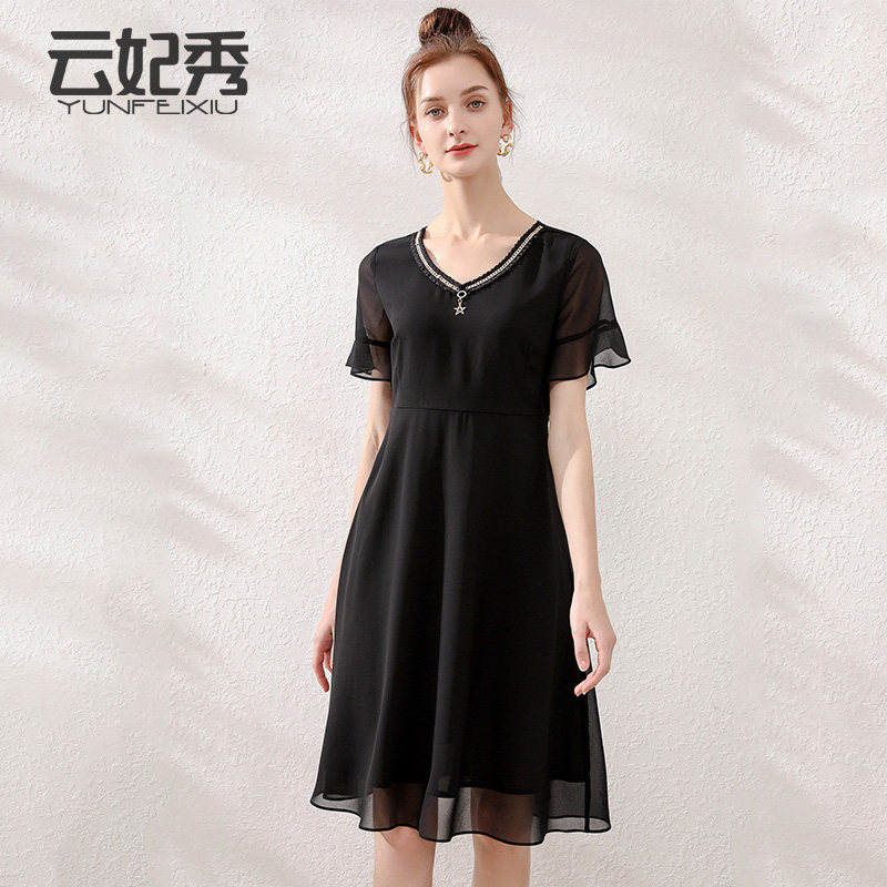 胖MM洋气大码宽松时尚V领显瘦百搭遮肚子2020年夏季新款连衣裙潮