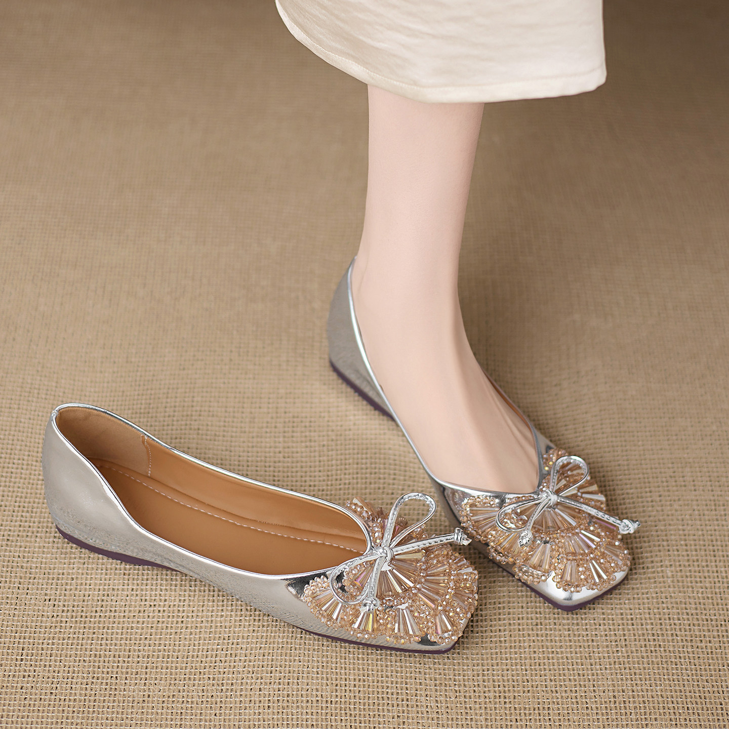 2026新款春夏银色单鞋女不累脚平底鞋方头浅口水钻巨好看芭蕾舞鞋