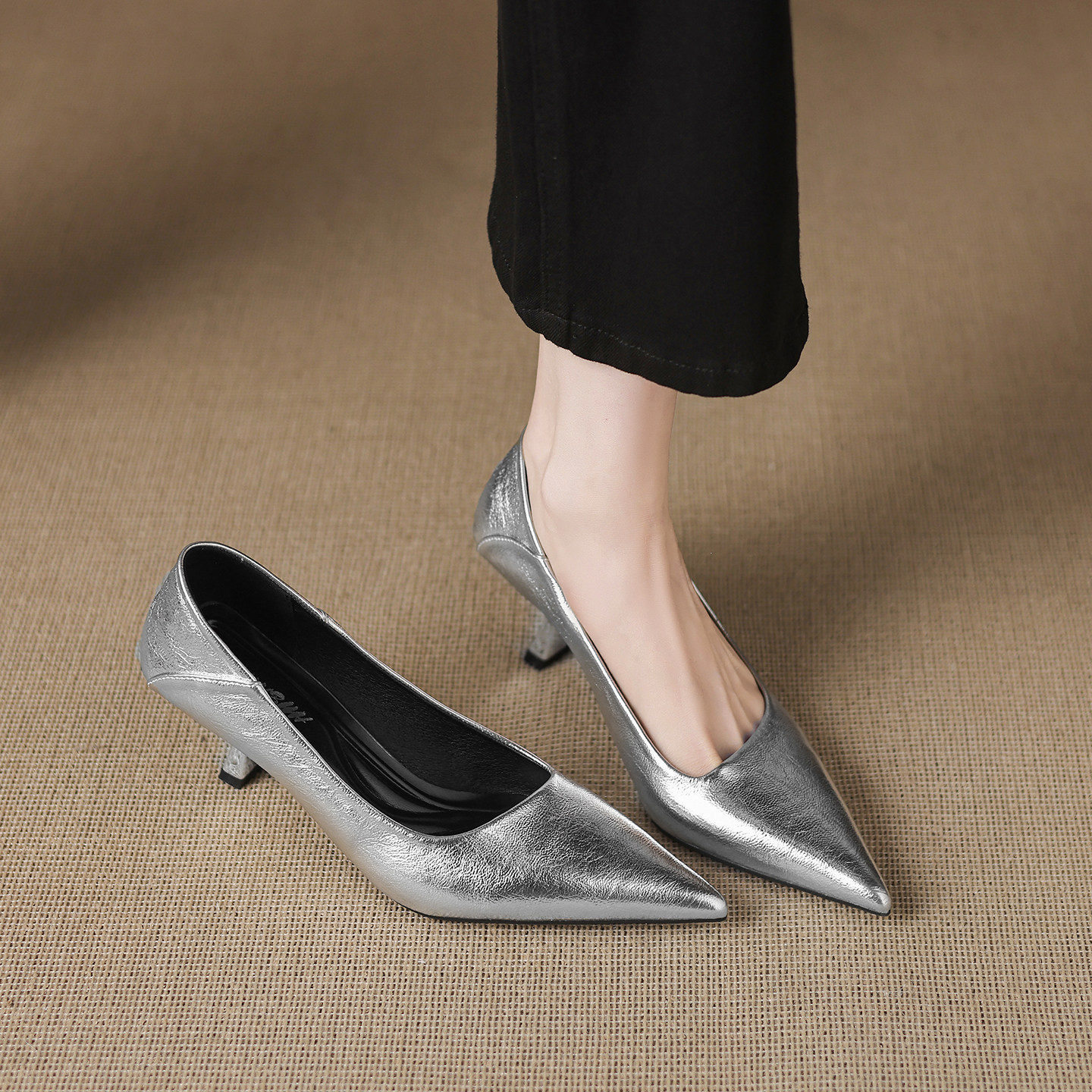 巨好看绝美法式小高跟鞋女2026春季新款细跟尖头浅口单鞋女不累脚